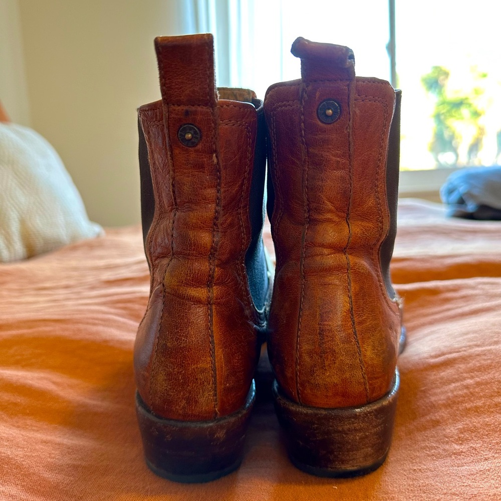 Frye genuine leather Chelsea boots size W7.5 - Picture 4 of 4